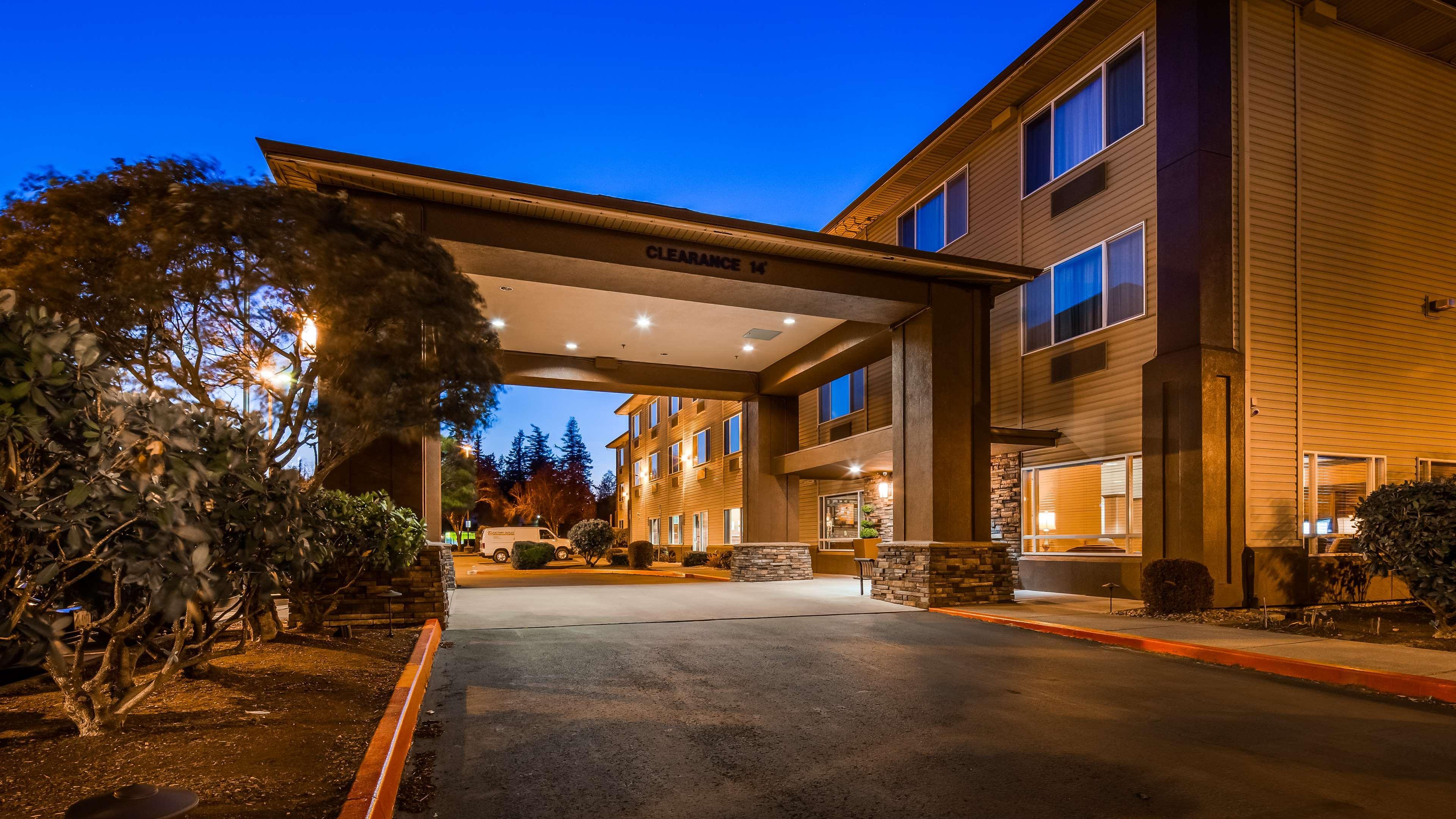 Best Western Cascade Inn & Suites Troutdale Exterior foto