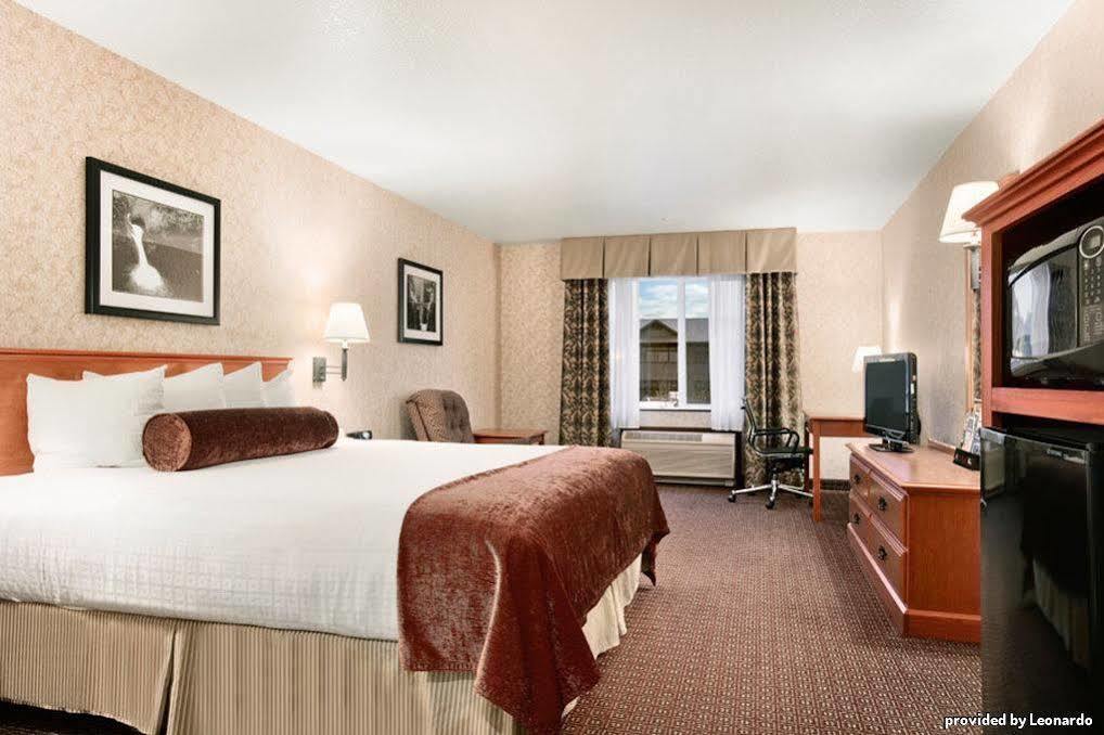 Best Western Cascade Inn & Suites Troutdale Quarto foto